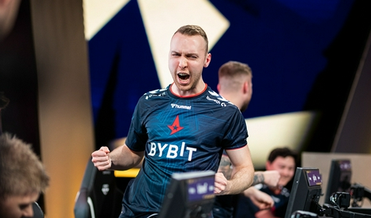 BLG夺冠之路：战胜TES赢得LPL总冠军与T1的挑战